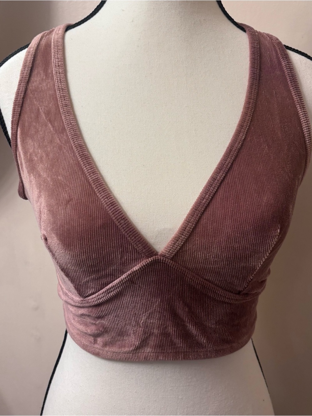 Colsie Dusty Rose Ribbed V-Neck Crop Top